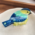 Cute bird hair claw clip in blue and yellow acetate with a marble finish - Tit Shape / Colorful Begonia Sparrow