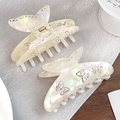 Elegante molletta per capelli a farfalla bianco perla in acetato con strass fini - Bianco Sirena