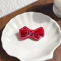 Durchscheinende rote Acryl-Schleifen-Haarklammer mit silbernen Metalldetails im Retro-Stil - Rot / 6.5cm