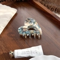 Eleganter Haarkrebs in Herzform mit blau-beiger Marmorstruktur aus Acetat - Cyan Gold 6.5cm