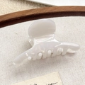 Pinza para el pelo minimalista blanco perla en acetato con acabado brillante para peinados - 6.5cm / Blanco Sirena
