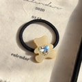 Elastic hair tie featuring a beige resin bear with a sparkling heart-shaped crystal detail - Milk Coffee