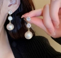 Elegant gold flower earrings with high-clarity crystals and round white pearl pendants - Flower Pearl Style / Gold