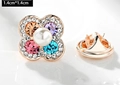 Macro detail of a 1.4cm clover brooch with colorful rhinestones and a white pearl center - Clover (X0234) / 1.4cm x 1.4cm / Colorful Leaf