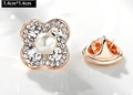 Detail view of 1.4cm rose gold four-leaf clover pin with rhinestones and pearl inlay - Clover (X0234) / 1.4cm x 1.4cm / White