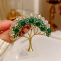 Eleganter goldener Weihnachtsbaum-Anstecker mit grünen Edelsteinen und weißen Kristallen - Gold Grüne Weihnachtsbaum Stil (X212)