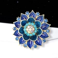 Exquisito broche de flor de loto azul esmaltado con diamantes y base dorada de estrella - Azul