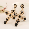 Orecchini a croce d'oro gotici con cristalli neri e design traforato vintage - Nero