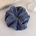 Detalle del coletero de lana suave azul grisáceo para peinados de otoño e invierno - Gris Azulado (26093D)