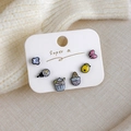 Détail d'un lot de 6 boucles d'oreilles en émail avec motifs cupcake et nœud sur carte - Collection de Glaces Assorties