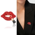 Kreative rote Lippen und Lippenstift Brosche aus Goldlegierung mit roten Strasssteinen - Rote Lippen Lippenstift Stil