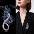 Broche de lujo en cristal azul marino con piedras marquesas en solapa negra - Azul oscuro