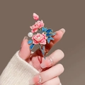 Elegante broche de peonía de cloisonné con pétalos de esmalte degradado y perlas - Flor de Peonía Rosa