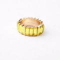 Bague dorée élégante ornée de cristaux jaunes rectangulaires sertis pour un look moderne - US 7 / Orange