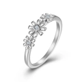 Anillo de margaritas plateado con tres flores y centros de circonita cúbica brillante - 5# / Color acero