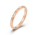 Minimalistischer Ring aus Wolfram in Roségold mit geometrischer Diamantschliff-Oberfläche - 5# / Roségold