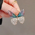 Elegante vlinderbroche met kleurrijke harsvleugels en zirkonia voor zakelijke pakken - Paars