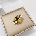 Exquisite Emaille-Bienenbrosche mit funkelnden Strasssteinen und goldener Legierung für Damen - Gold