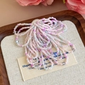 Dettaglio di bracciali di perline fatti a mano color macaron con cristalli su legno - Set di Gioielli Pastel Macaron (27243-36)