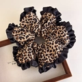 Elastico per capelli leopardato in raso con bordo in pizzo nero su legno - Leopardo Nero Arricciato