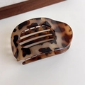 Detailed view of the leopard print hair claw clip with a glossy finish and hollow design - Light Leopard Oval Clip (27373C)