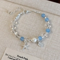 Detalle de dijes de estrella de mar y concha en pulsera de cuentas azules y plateadas - Estilo de Estrella de Mar y Concha (26864C)