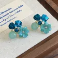 Elegante blaue Würfelkristall Blumenstecker mit einem klassischen goldenen Finish - Blaues Thema Set