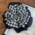 Elastico per capelli retrò a scacchi bianco e nero con bordo in rete plissettata chic - Stile Griglia Bianco e Nero