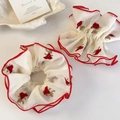 Elegante cremeweiße Organza-Haargummis mit roter Rosenstickerei und Wellensaum - Rote Rose Bestickter Stil