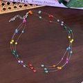 Detailansicht der farbenfrohen dreilagigen Perlenkette mit bunten facettierten Perlen - Halsketten-Stil (26696B)