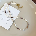 Detalle de collar hecho a mano con cuentas de ojo de gato y cierre dorado elegante - Collar de cuentas de ojo de gato (26694A)