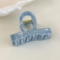 Detalle de una pinza para el pelo jaspeada en azul con muelle de metal dorado - Lazo Gris Azulado (26676E)