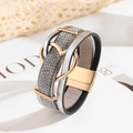 Bracciale multistrato in maglia e pelle con ciondoli a cuore dorati e chiusura magnetica - Argento