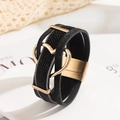 Bracciale multistrato da donna con pelle nera, rete metallica e ciondolo a cuore dorato - Nero