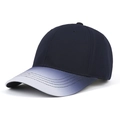 Détail d'une casquette de baseball structurée avec visière dégradée et tissu sergé - Bleu marine