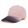 Gorra de béisbol con degradado rosa y negro y textura de lona vista desde un ángulo de 45 grados - Rosa