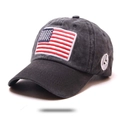 Detail van de vintage gewassen zwarte katoenen baseballcap met Amerikaanse vlag borduursel - Verstelbaar / Zwart