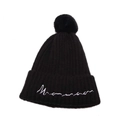 Detalle de textura de punto y bordado blanco en gorro de invierno negro con pompón - Talla única / Negro