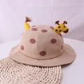 Dettaglio delle orecchie di giraffa e pois marroni sul cappello a secchiello in cotone beige - 42-48CM / Kaki