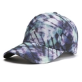 Vista dettagliata dei motivi tie-dye colorati e della trama in cotone twill del cappellino da baseball - Taglia unica / Arcobaleno Tie-dye Viola Verde (4#)