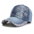 Casquette en jean bleu avec flocon de strass et rivets métalliques au style délavé usé - Taille unique / Flocon de Neige Bleu Moyen