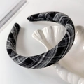 Vue macro du bandeau épais à carreaux noir et blanc avec texture de tissu - Carreaux Noir et Gris