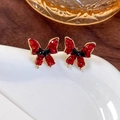 Vintage Schmetterling Ohrringe mit roten Kristallen und Goldrand auf Keramikschale - Hauptstil (Rot)