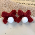 Dettaglio di fermagli per capelli a fiocco rosso a maglia con pompon bianchi - Fiocco Rosso (26325B) / Rosso