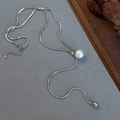 Detail of adjustable silver snake chain necklace with pearl and Y-shaped sliding design - Silver Large Pearl Long Chain Lariat Style (23179B)