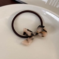 Dettaglio dell'elastico per capelli con fiocco in acetato a macchia di leopardo - Tortoise