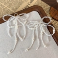 Detalle de adornos para zapatos con lazo de perlas sintéticas y cuentas talladas - Lazo Blanco Transparente (25717A)