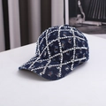 Berretto da baseball in denim blu scuro consumato con motivo a rombi in strass argentati - Taglia unica / Blu scuro