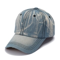 Detailansicht der Retro-Baseballkappe aus gewaschenem Denim mit Vintage-Bleich-Textur - Einheitsgröße / Gebleichtes Mittelblau (Struktur) (Stil 1)