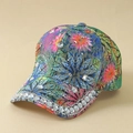 Detail van kleurrijke bloemen kant baseballpet met fonkelende kristallen strassteentjes - Eén maat / Paars